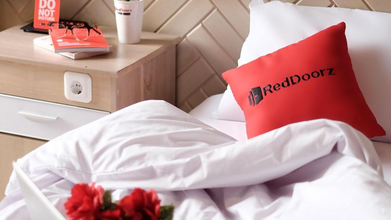 Reddoorz Marieline 2 Hotel Ho Chi Minh City Exterior photo